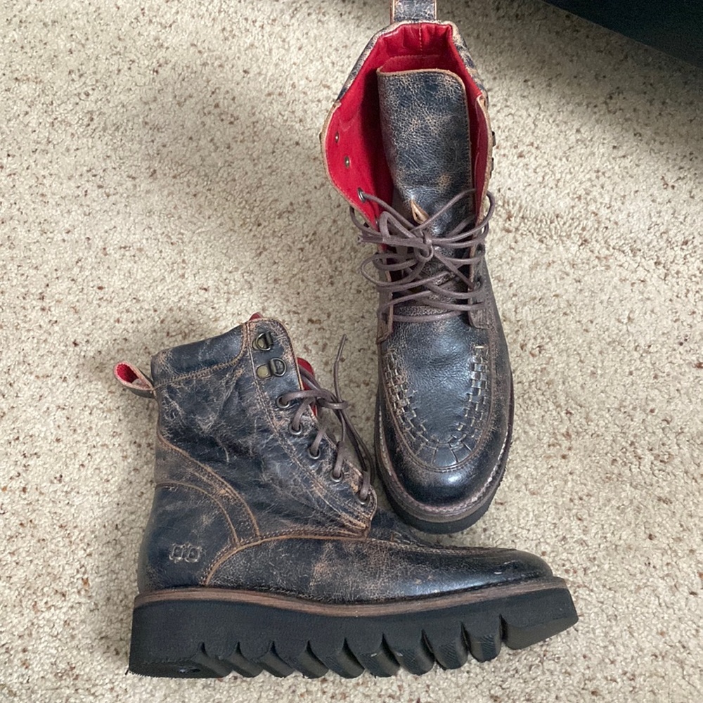 Size 7.5. Worn 3 times.